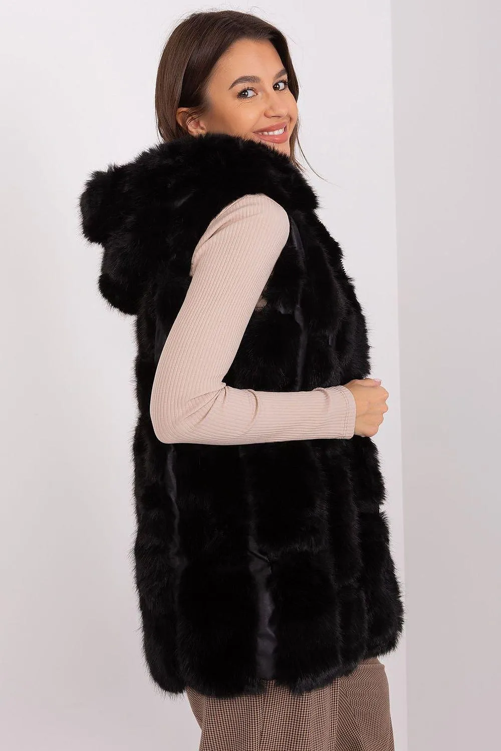 Elegant Hooded Faux Fur Vest for Stylish Warmth